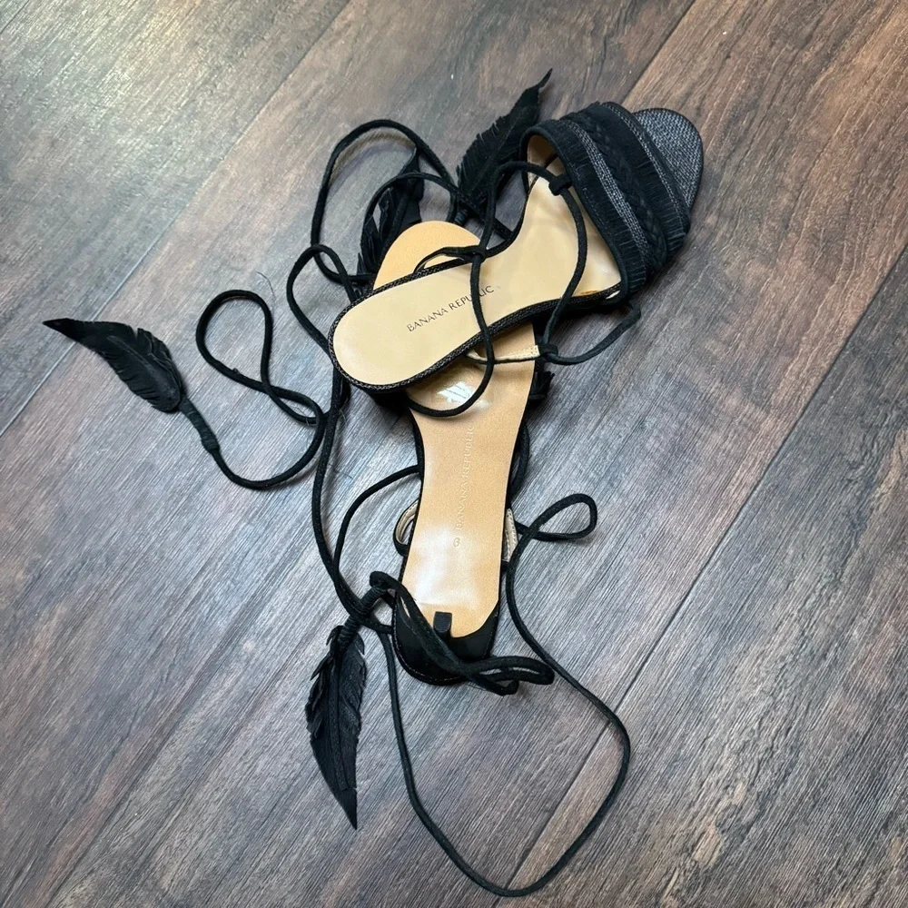 Banana Republic Kitten Heels in Size 6